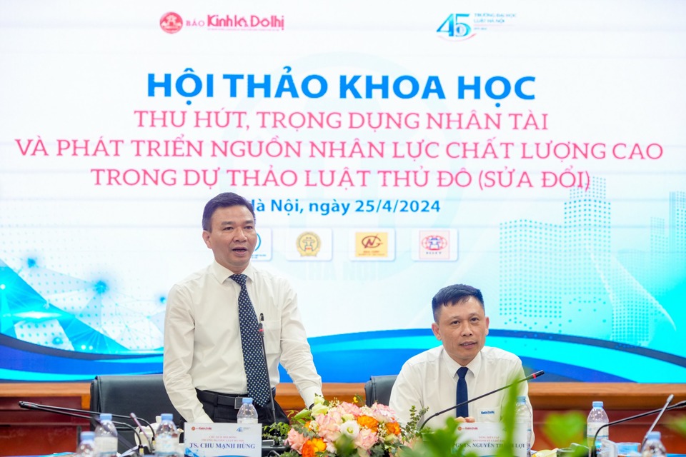 TS Chu Mạnh Hùng - Chủ tịch Hội đồng Trường Đại học Luật Hà Nội phát biểu tại hội thảo