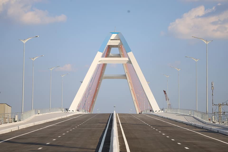 Cầu Trần Hoàng Na trước giờ chính thức đưa vào khai thác sử dụng (ảnh chụp chiều 25.4)