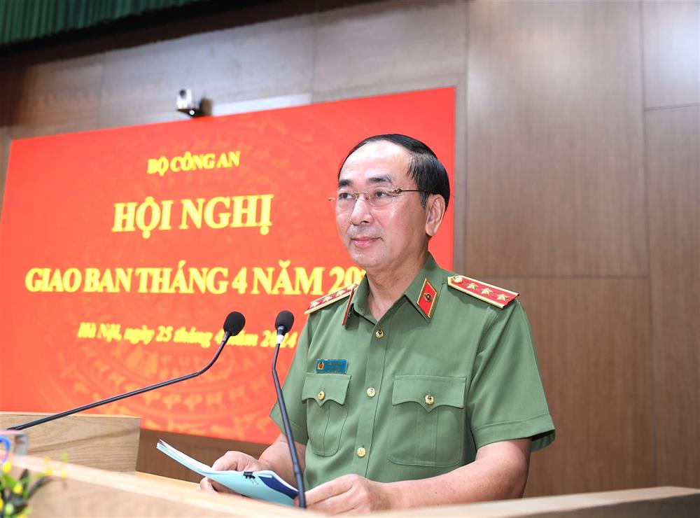 Thứ trưởng Trần Quốc Tỏ phát biểu khai mạc Hội nghị và điều hành phần tham luận tại Hội nghị giao ban.