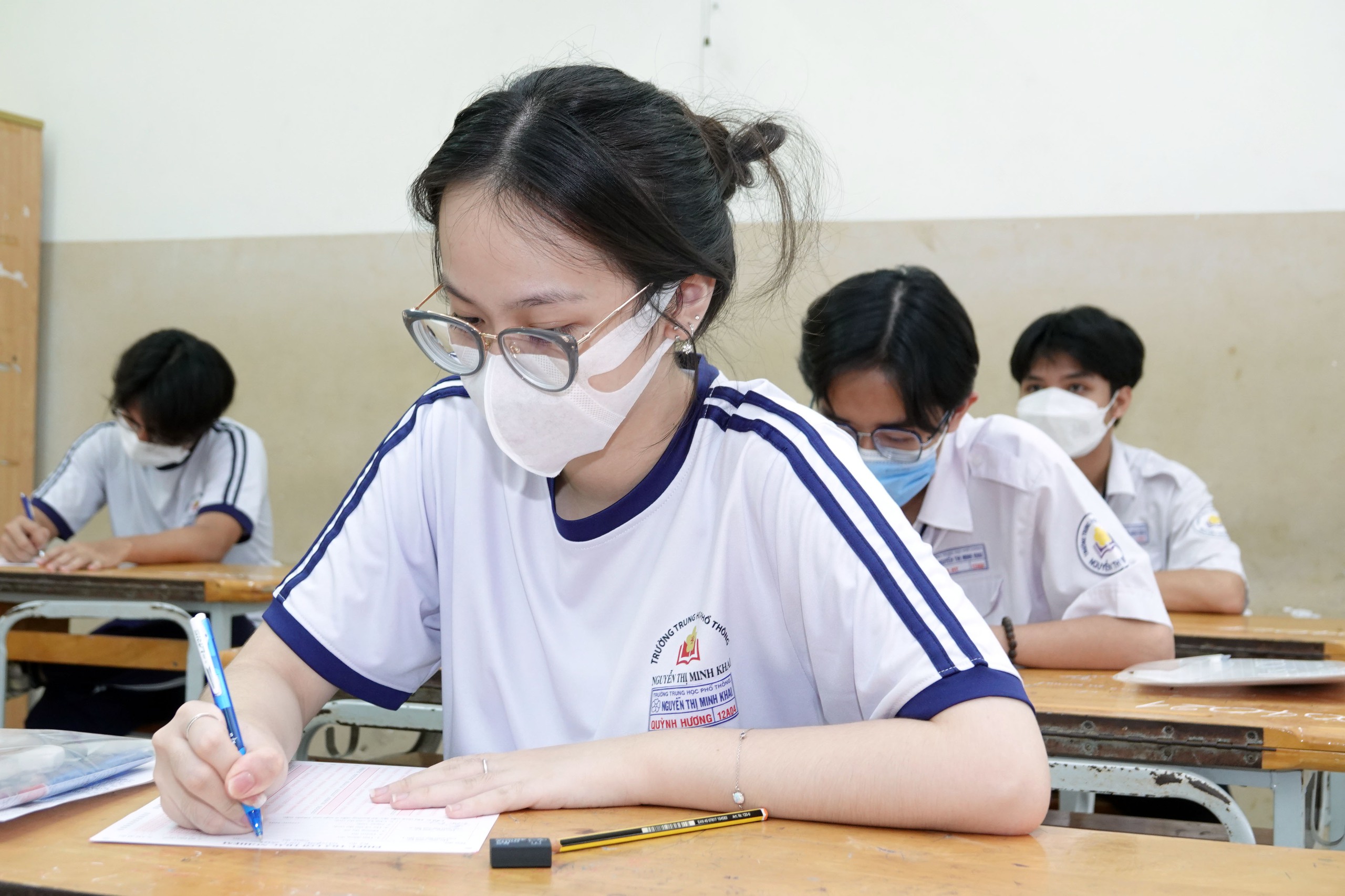 Những điểm mới cần nhớ khi đăng ký dự thi tốt nghiệp THPT- Ảnh 2. Năm nay Bộ GD-ĐT sẽ sửa lại mẫu giấy thi tự luận bỏ ghi chú: