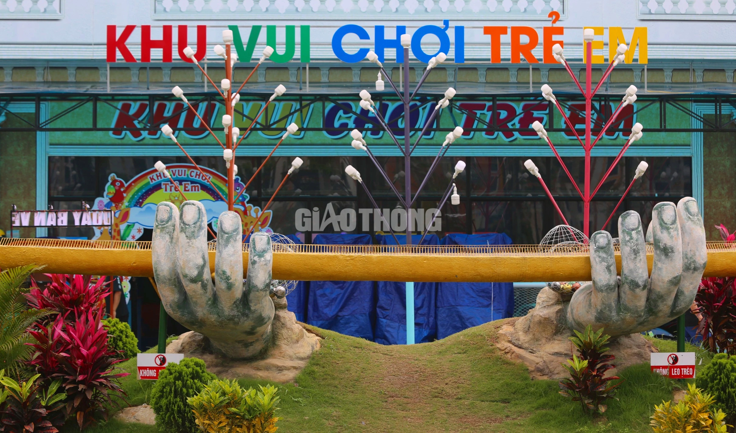 Chiêm ngưỡng quảng trường biển Sầm Sơn trước ngày khai hội- Ảnh 13. Chiêm ngưỡng quảng trường biển Sầm Sơn trước ngày khai hội- Ảnh 13.