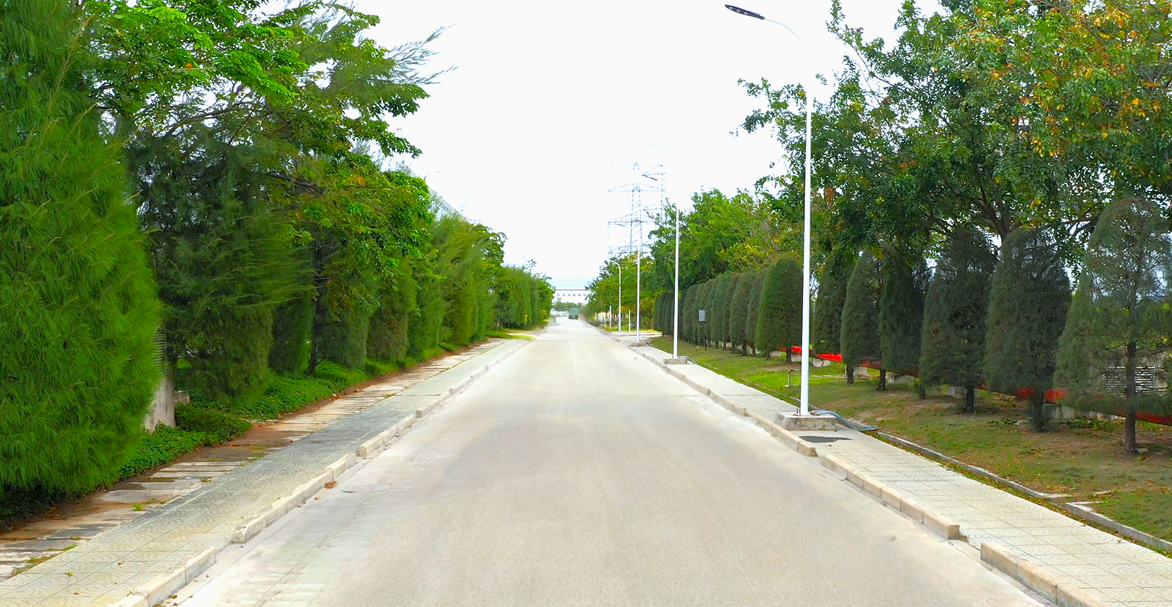 Nhà máy nhiệt điện Vĩnh Tân 2: Nỗ lực hướng đến sự phát triển bền vững- Ảnh 2. Màu xanh bên trong Nhà máy Nhiệt điện Vĩnh Tân 2