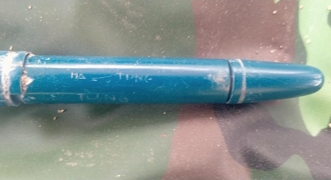 Cây bút màu xanh khắc tên Hà giúp người nhà tìm thấy hài cốt liệt sĩ hy sinh năm 1968. Ảnh: Thái Hà