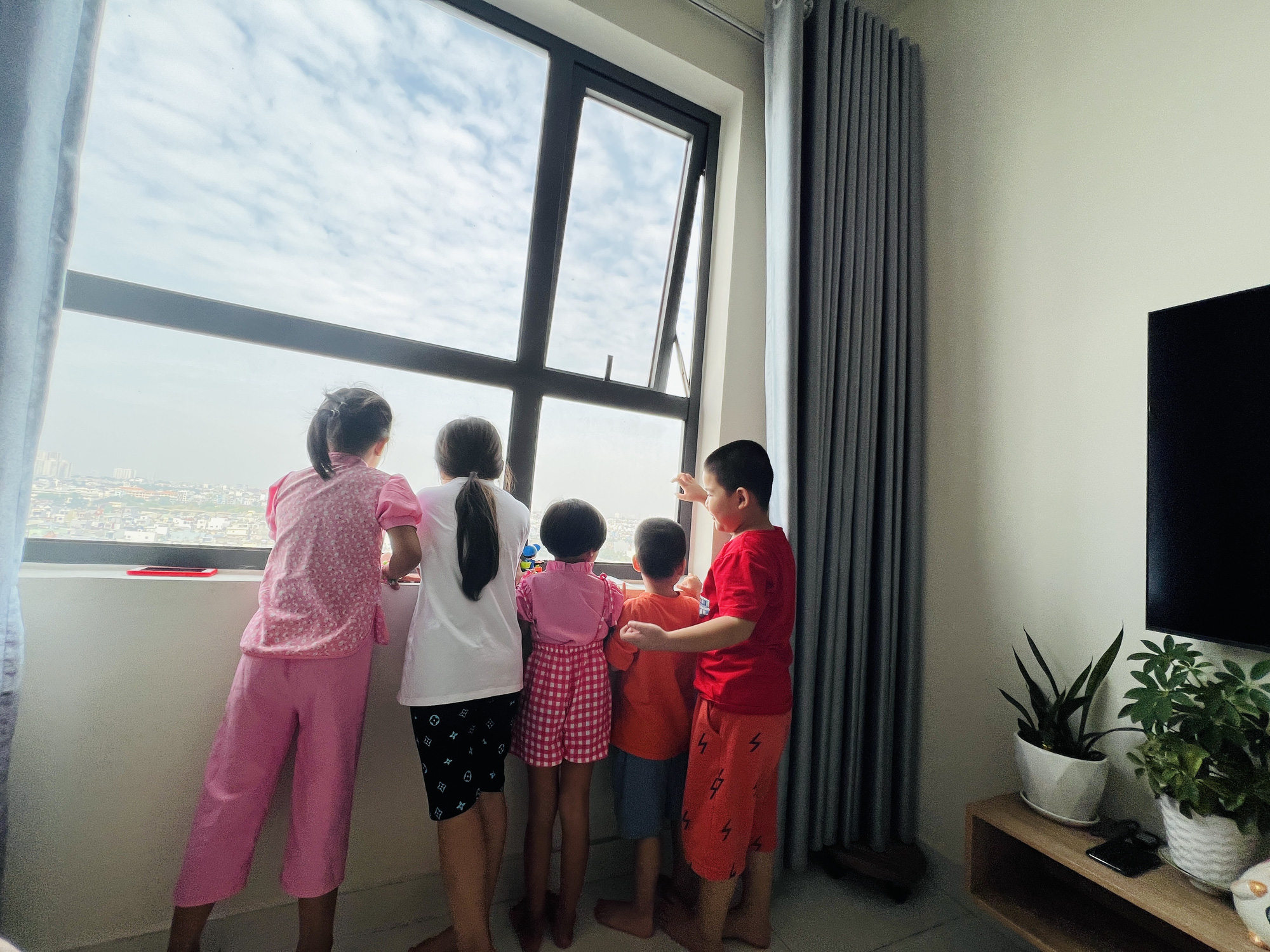 'Tha lôi' đồ đạc về nhà chất đống rồi stress vì bừa bộn nghẹt thở- Ảnh 3. Nhà cửa sạch sẽ, gọn gàng sẽ giúp tinh thần thoải mái, nhẹ nhàng hơn - Ảnh minh họa: YẾN TRINH