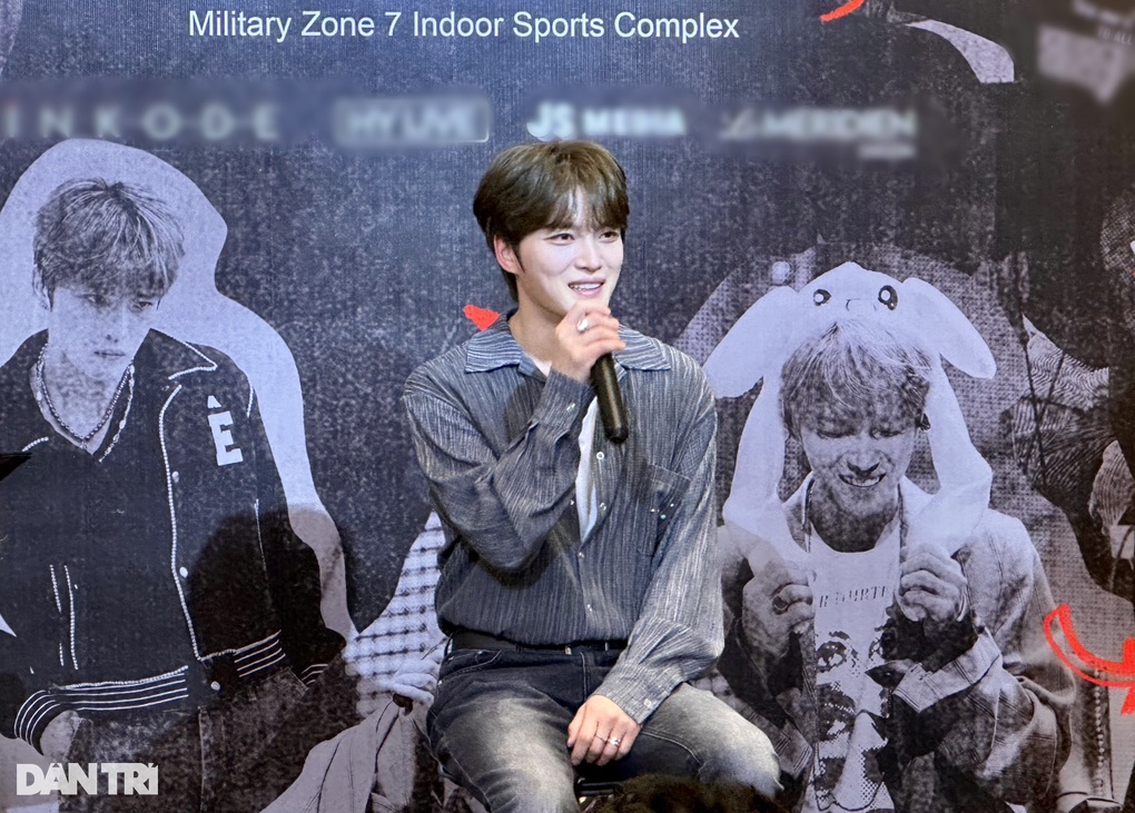Kim Jae Joong nói anh yêu em, bù đắp cho fan sau đêm nhạc bị hủy ở Hà Nội - 2 Kim Jae Joong nói anh yêu em, bù đắp cho fan sau đêm nhạc bị hủy ở Hà Nội - 2