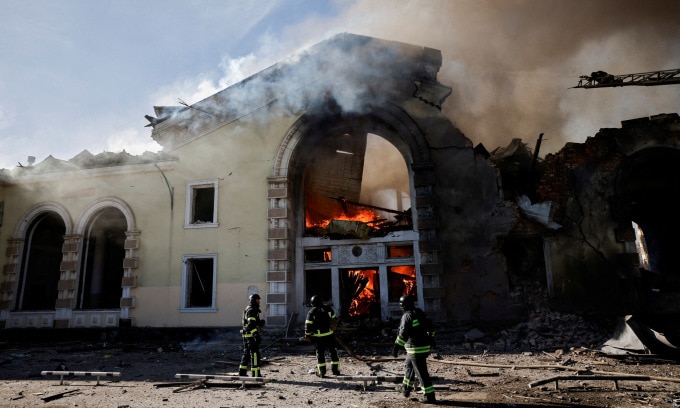 Ga tàu bị phá hủy ở thành phố Kostiantynivka do Ukraine kiểm soát ở tỉnh Donetsk hồi tháng 2. Ảnh: Reuters