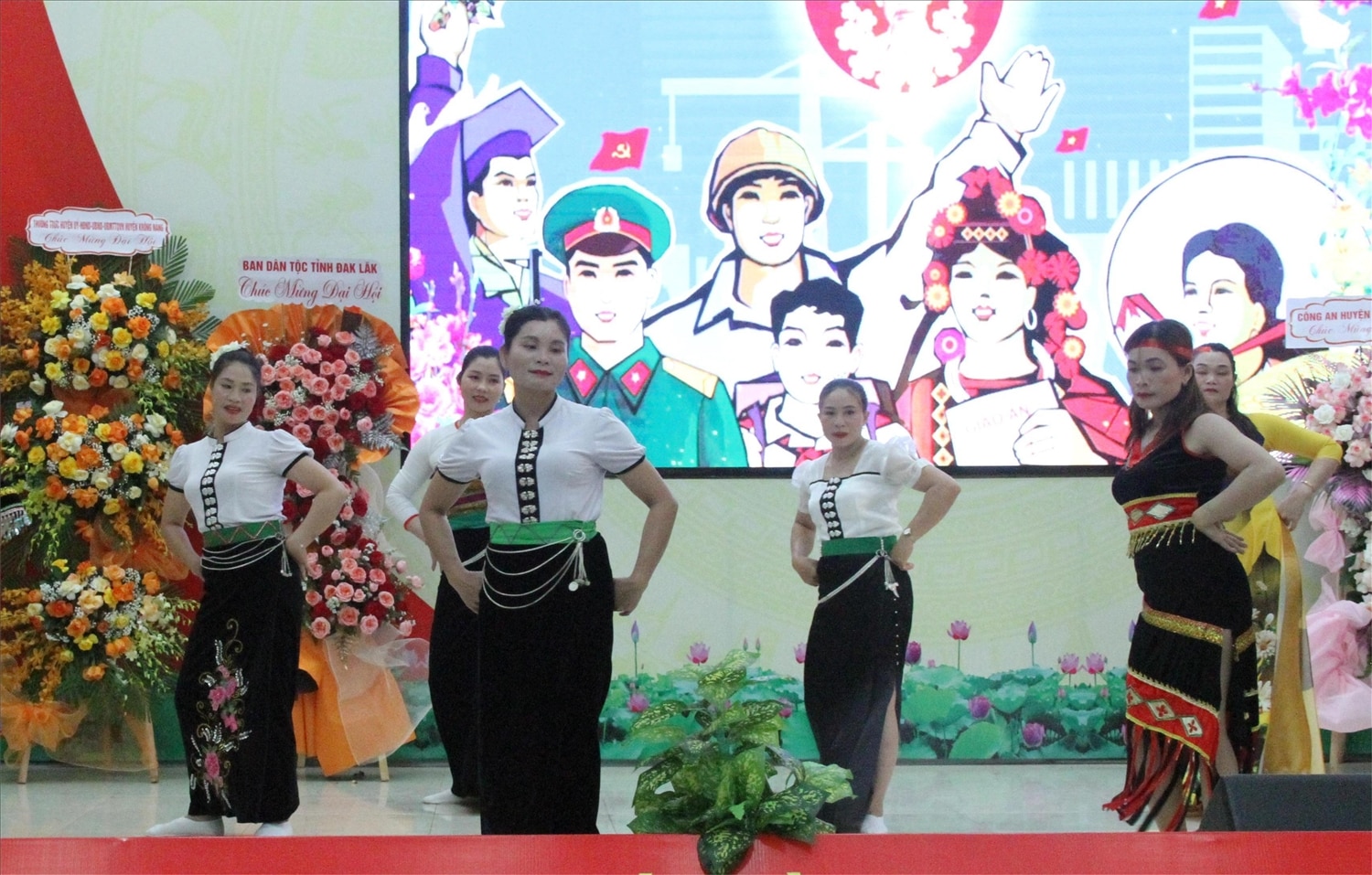 Em kg tin: Đại hội điểm Đại hội đại biểu các dân tộc thiểu số huyện Krông Năng 11