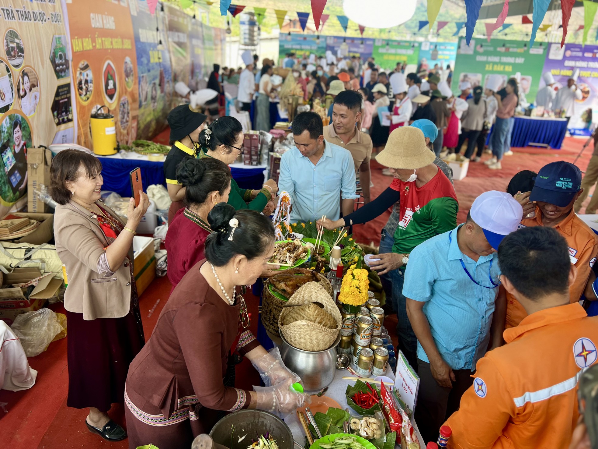 Xác lập kỷ lục Việt Nam về 120 món ăn được chế biến từ đẳng sâm ảnh 16