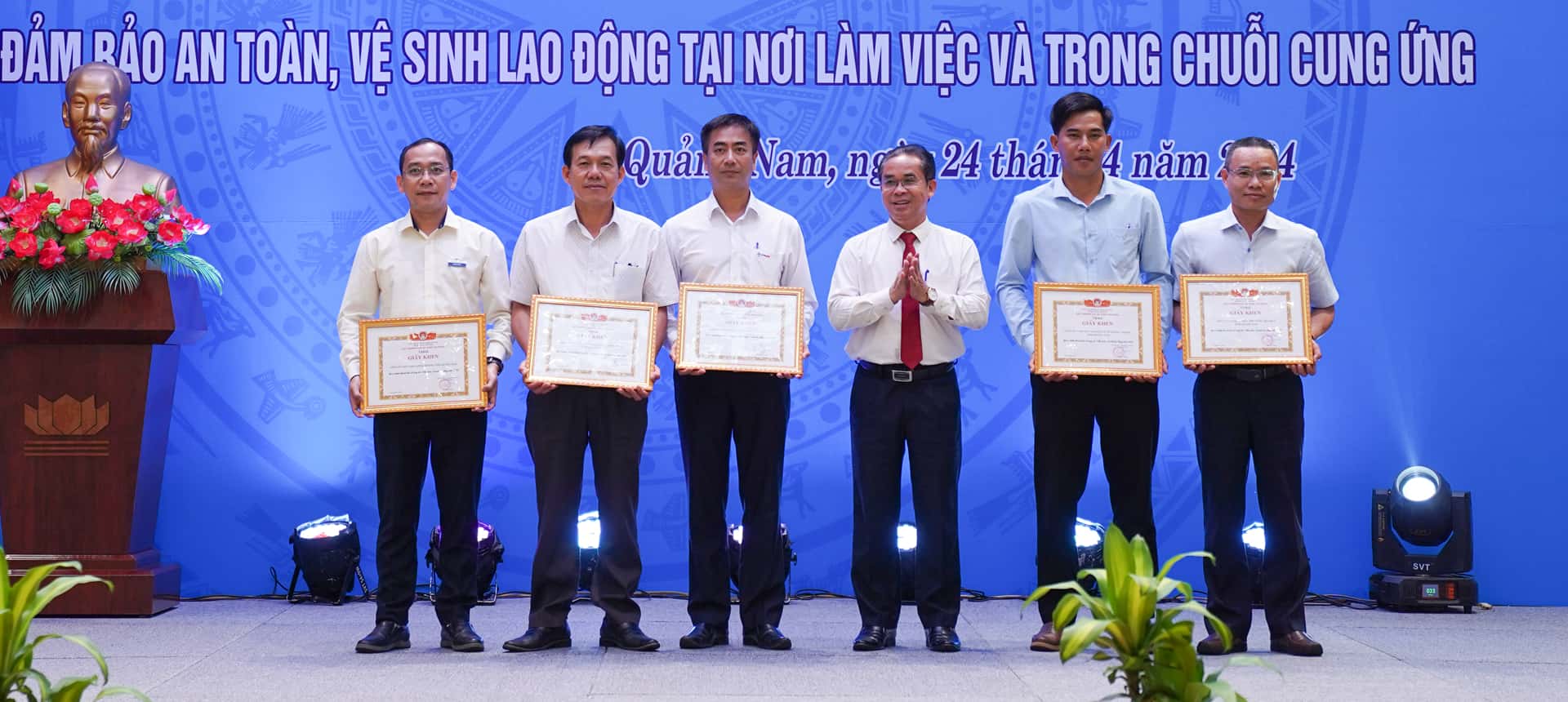 Công ty THACO Mazda nhận danh hiệu đơn vị có thành tích xuất sắc trong công tác ATVSLĐ do Cục An toàn lao động (Bộ Lao động - Thương bình và Xã hội) trao tặng