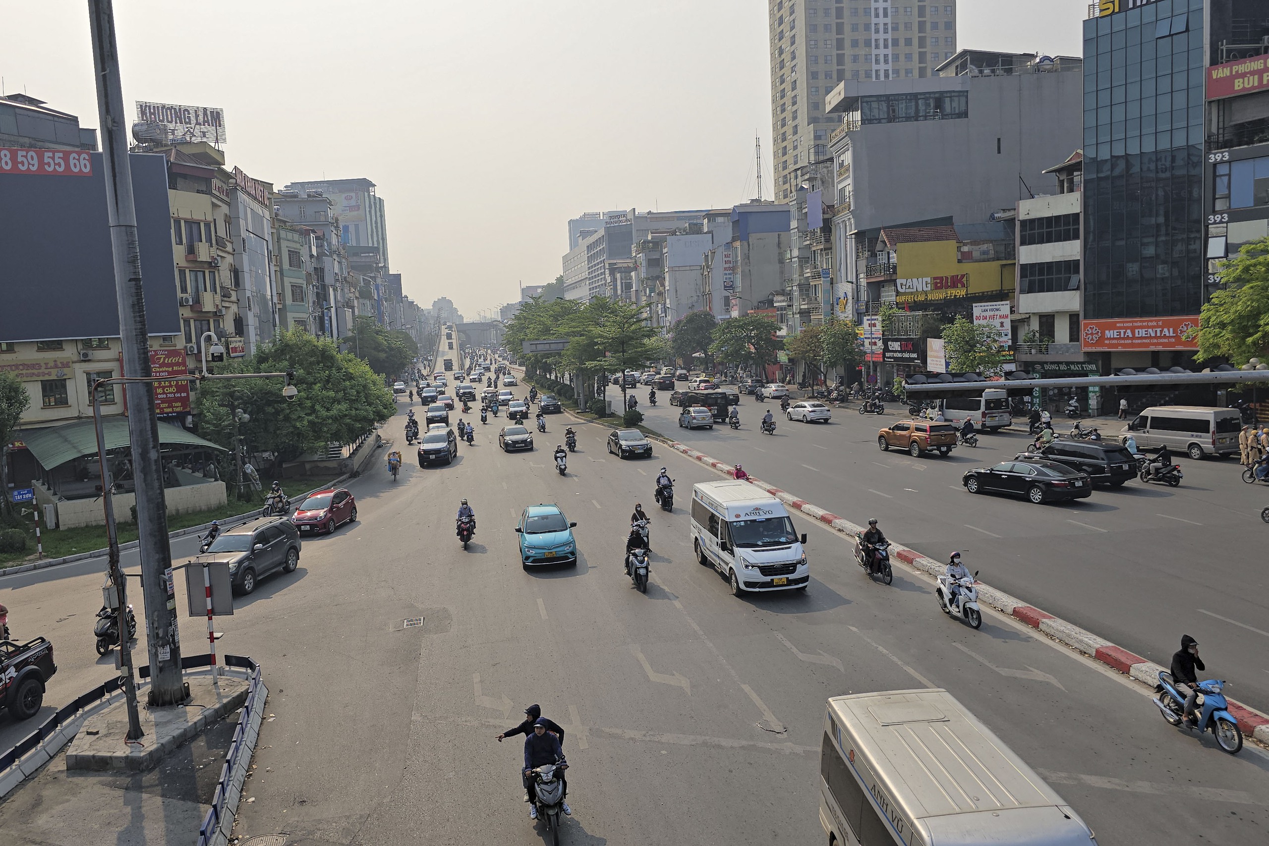 The elevated Ring Road 3 continues to be congested, Hanoi's inner city ...