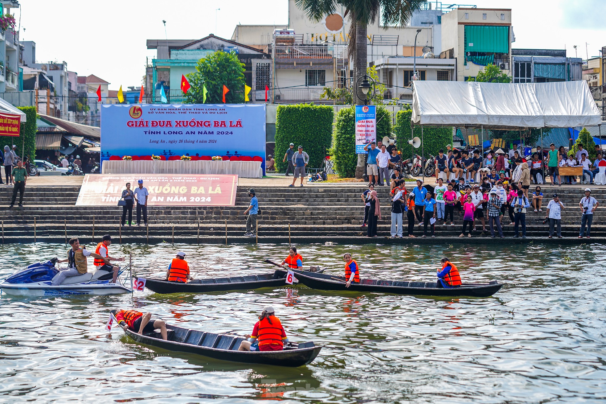 Sôi nổi đua xuồng ba lá ở Long An ảnh 6