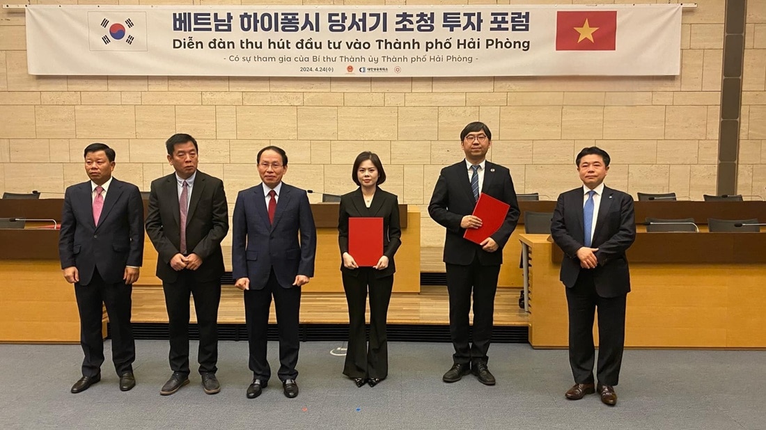 Lễ trao Biên bản ghi nhớ về hợp tác, thiết lập, mở rộng, tăng cường mối quan hệ hợp tác giữa Tập đoàn Sao Đỏ và Công ty TNHH Samsung Engineering Việt Nam