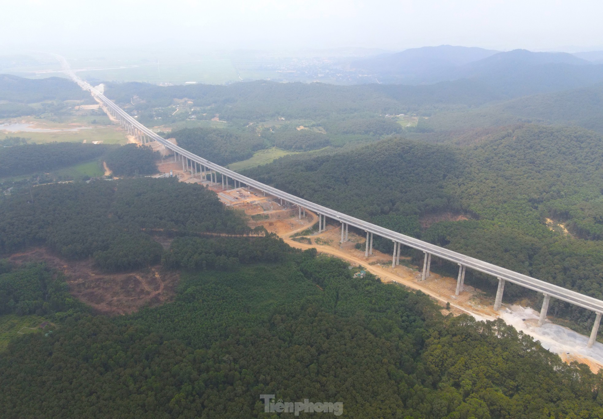 Toàn cảnh 30 km cao tốc Diễn Châu - Bãi Vọt trước ngày thông xe ảnh 2
