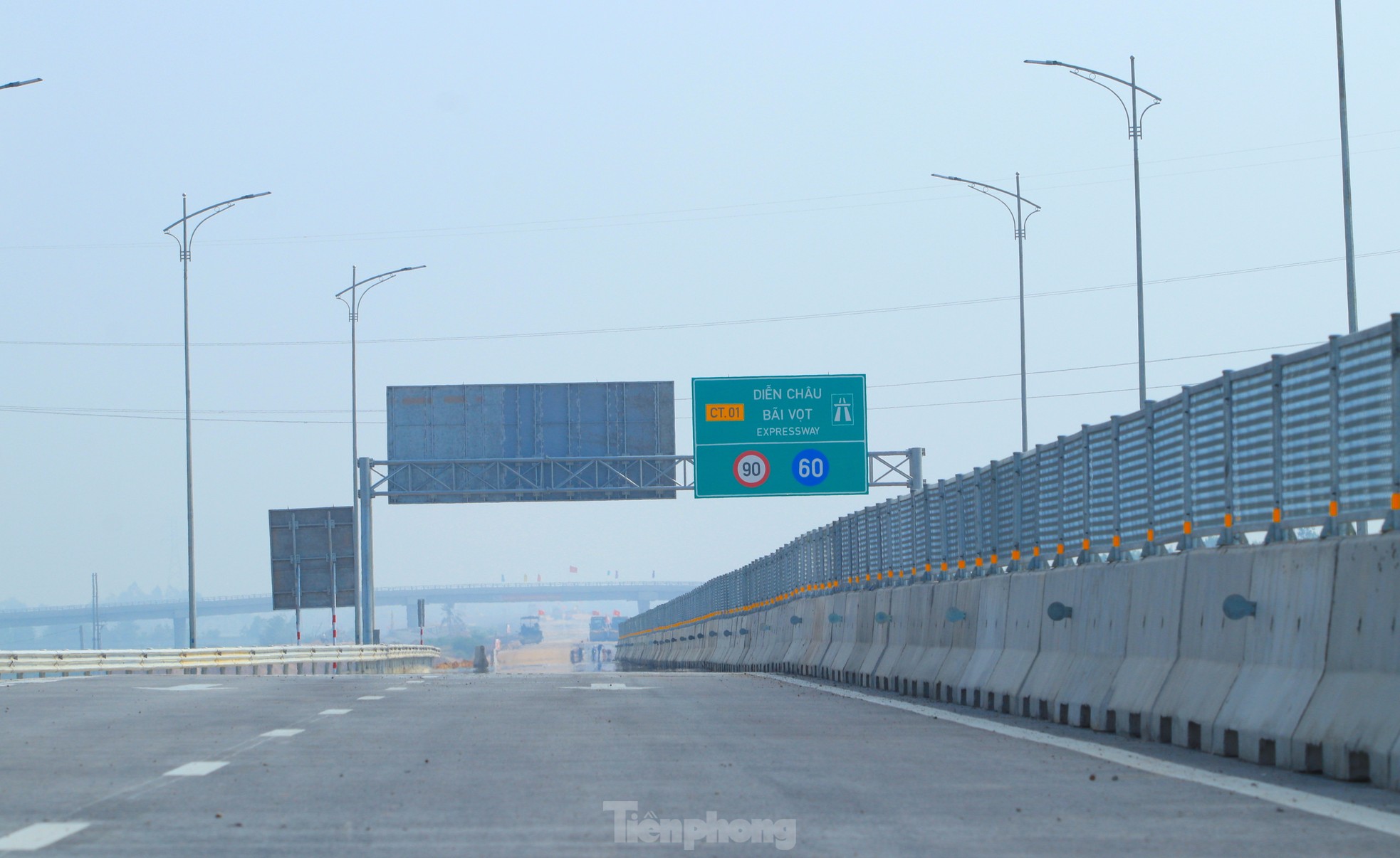 Toàn cảnh 30 km cao tốc Diễn Châu - Bãi Vọt trước ngày thông xe ảnh 5
