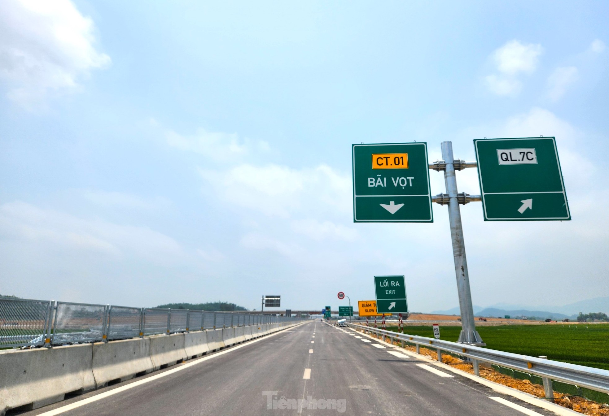Toàn cảnh 30 km cao tốc Diễn Châu - Bãi Vọt trước ngày thông xe ảnh 6