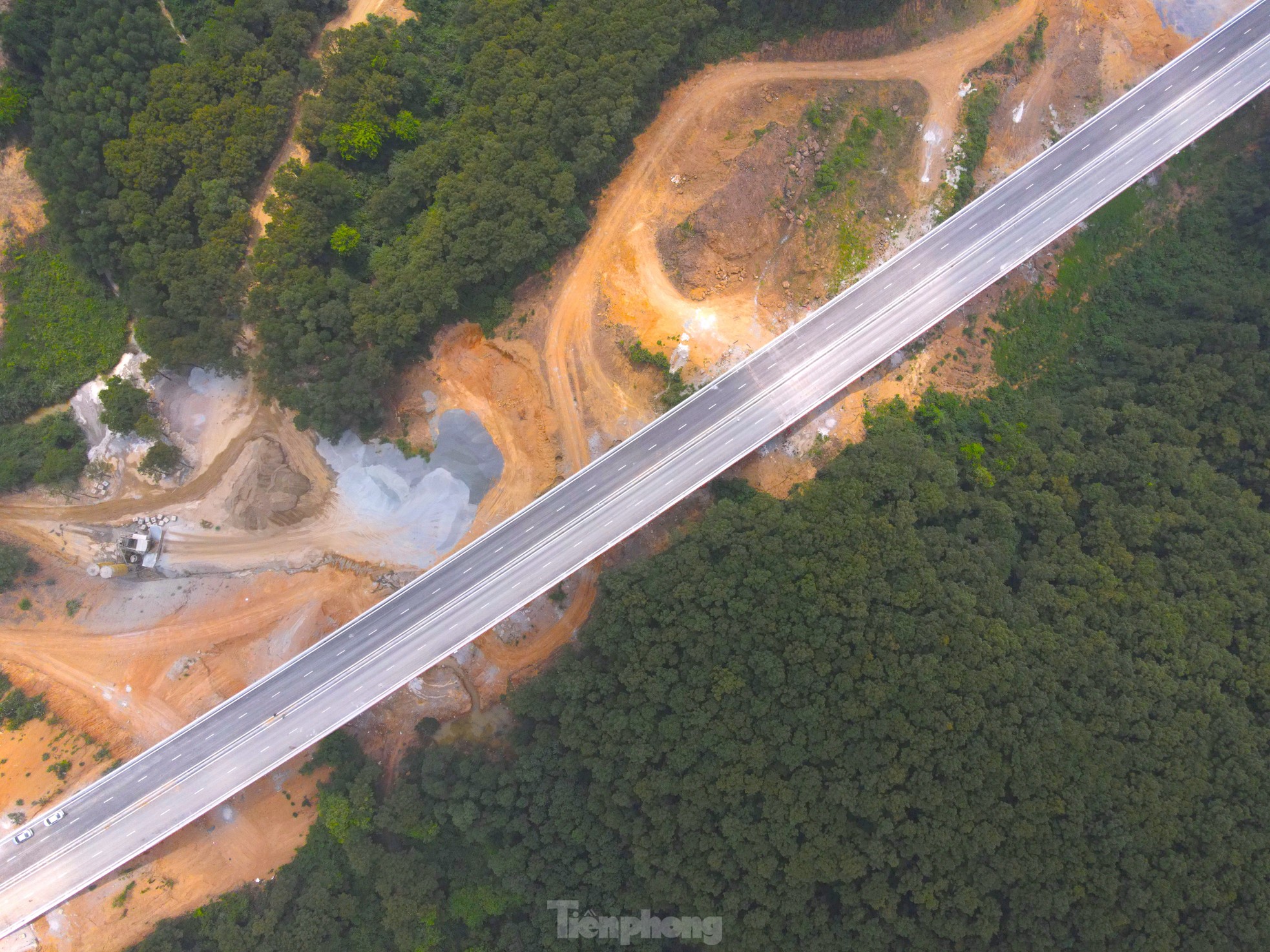 Toàn cảnh 30 km cao tốc Diễn Châu - Bãi Vọt trước ngày thông xe ảnh 15