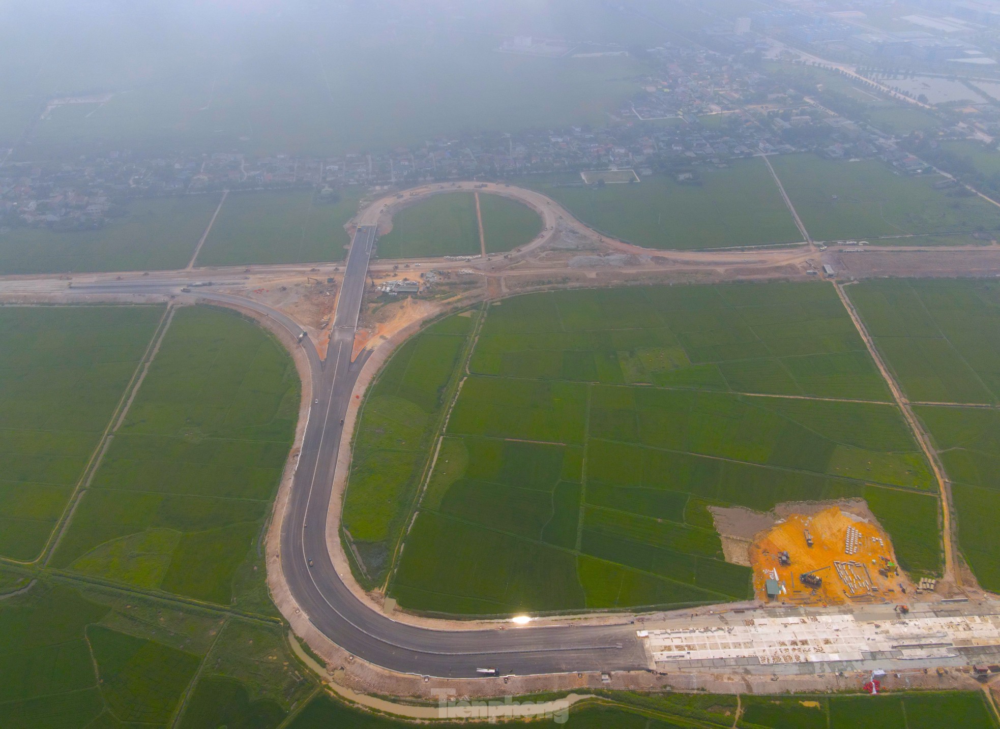 Toàn cảnh 30 km cao tốc Diễn Châu - Bãi Vọt trước ngày thông xe ảnh 24