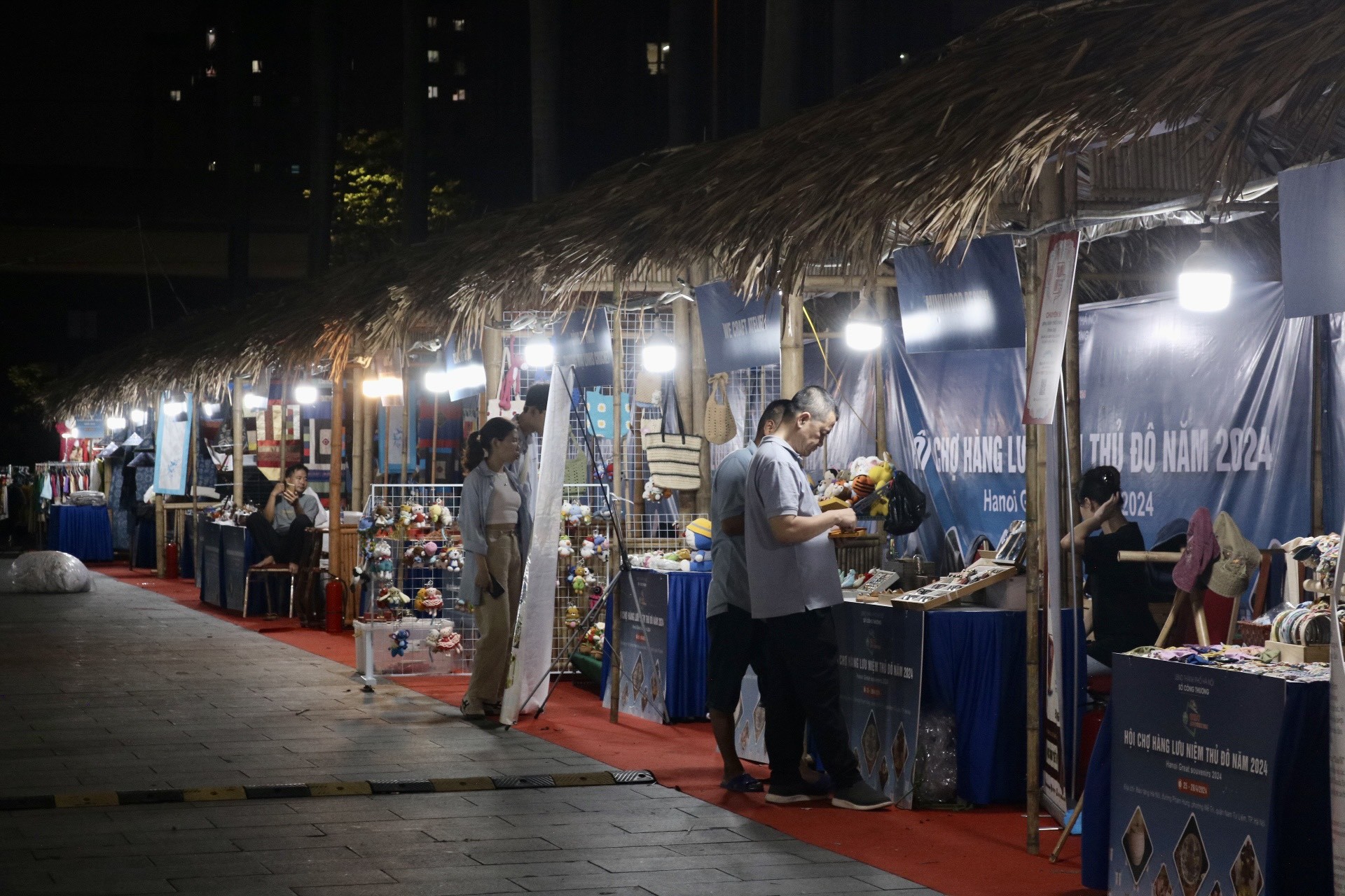 Handicrafts and handmade items attract customers at the Capital's souvenir fair photo 4