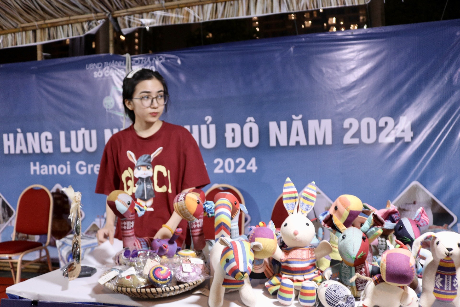 Handicrafts and handmade items attract customers at the Capital's souvenir fair photo 7