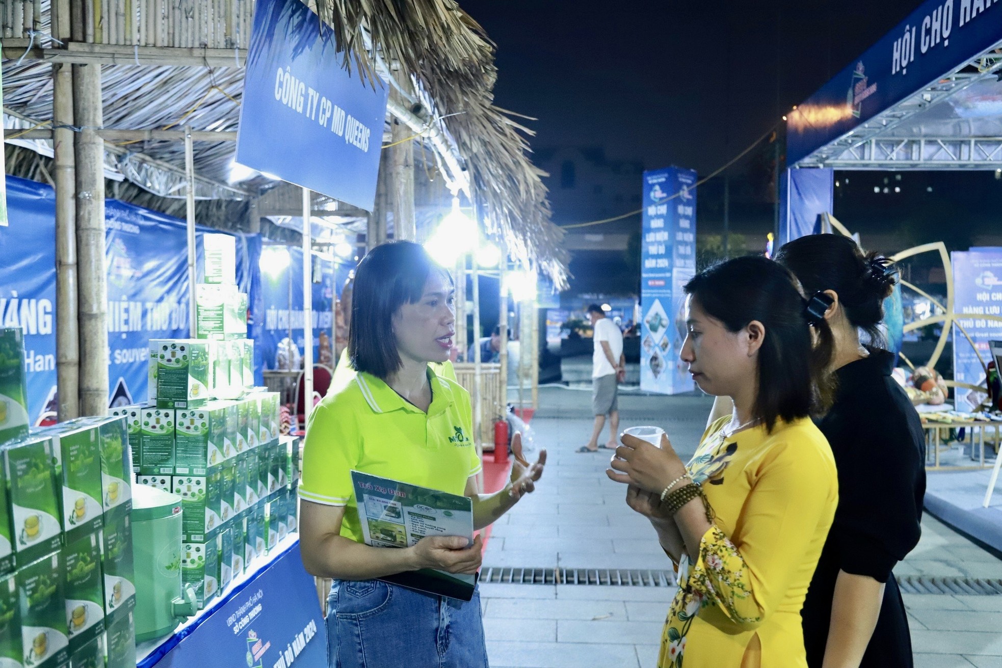 L'artisanat et les objets faits à la main attirent les clients à la foire aux souvenirs de la capitale photo 26