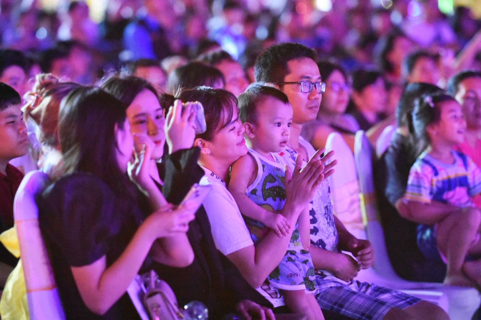 The audience enjoyed watching the program - Photo: TRAN HOAI