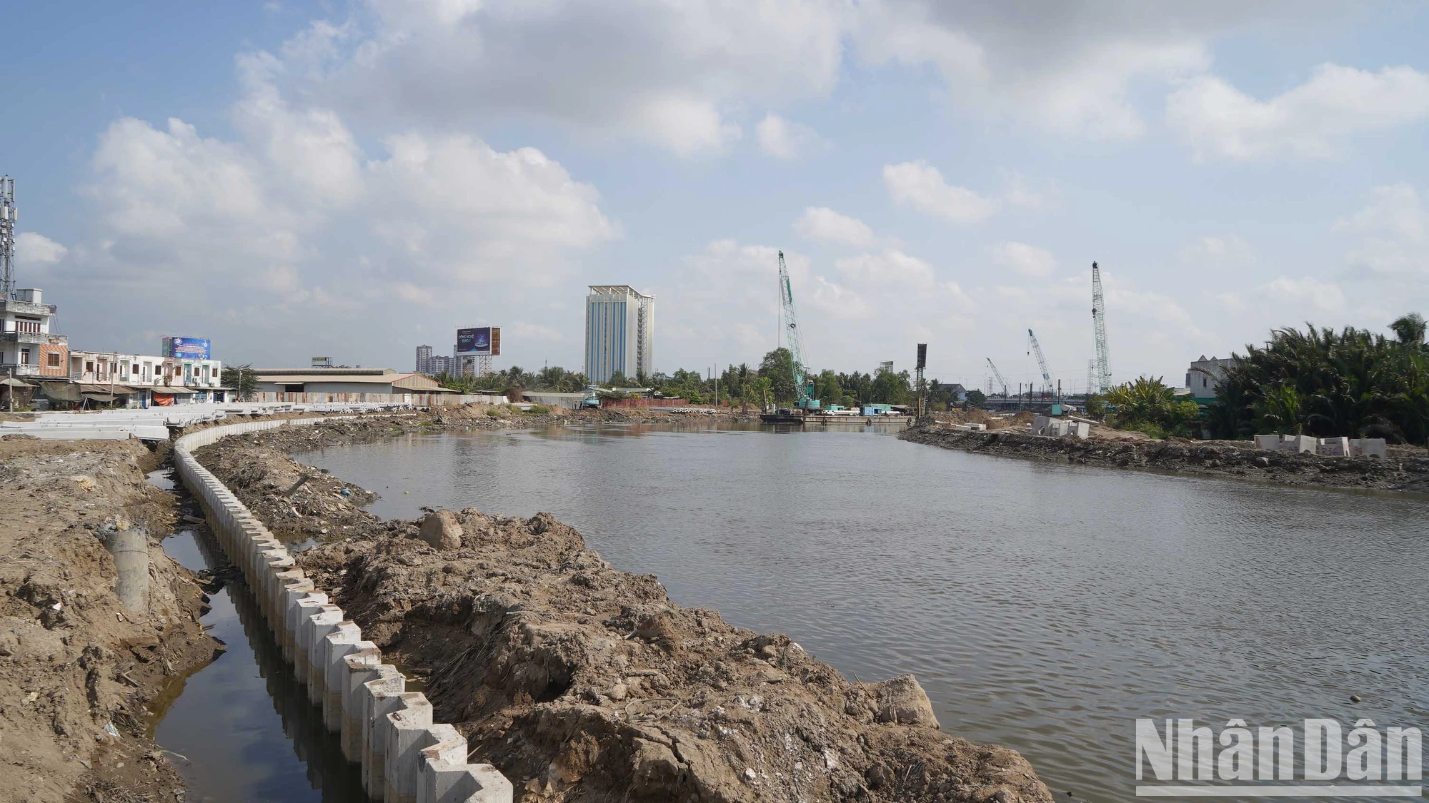 [Ảnh] Thành phố Hồ Chí Minh: Công nhân đội nắng thi công dự án hơn 8.000 tỷ đồng ảnh 4