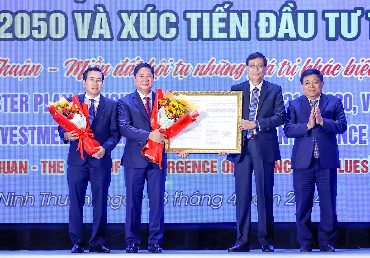 El Primer Ministro espera que Ninh Thuan supere con fuerza y ​​se desarrolle de forma rápida y sostenible - Foto 11.