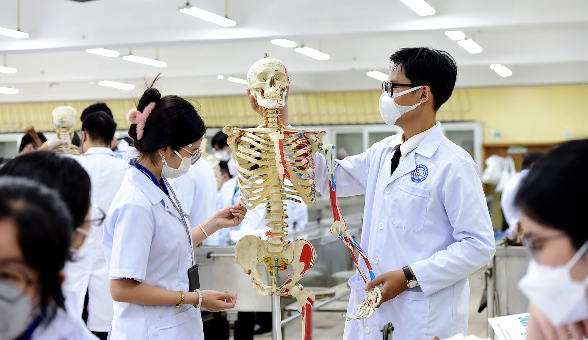 Sinh viên Trường ĐH Y dược TP.HCM trong giờ học - Ảnh: DUYÊN PHAN Sinh viên Trường ĐH Y dược TP.HCM trong giờ học - Ảnh: DUYÊN PHAN