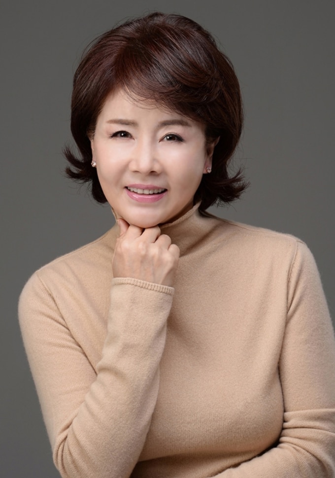 La actriz Seon Woo Eun Sook tiene 65 años.