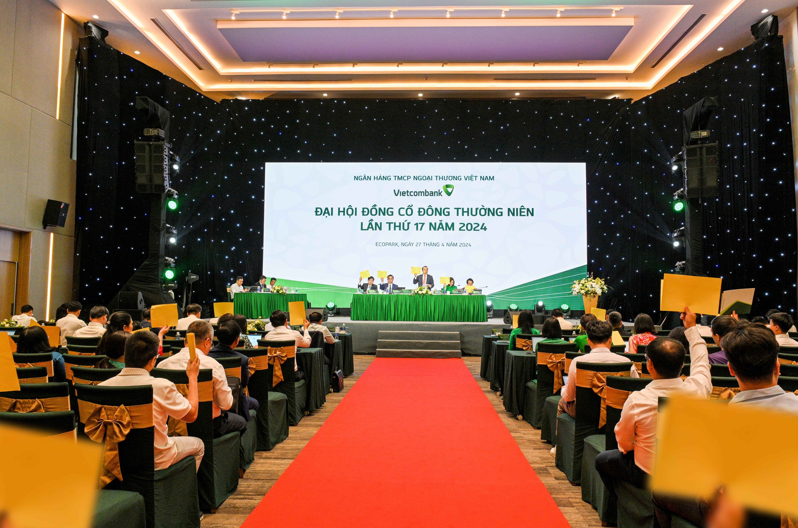 Vietcombank tổ chức thành công Đại hội đồng cổ đông thường niên lần thứ 17 năm 2024- Ảnh 3.
