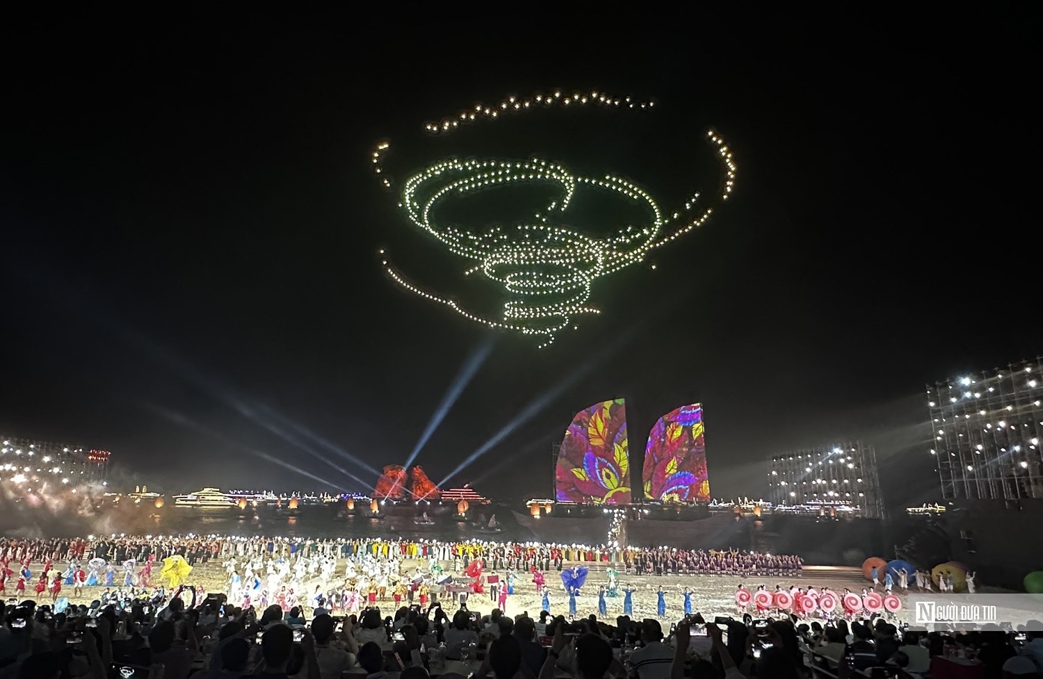 กิจกรรม - Carnaval Ha Long 2024: เติมเต็มดวงตาของคุณด้วย "ปาร์ตี้" แห่งแสงสีเสียง (รูปที่ 2)