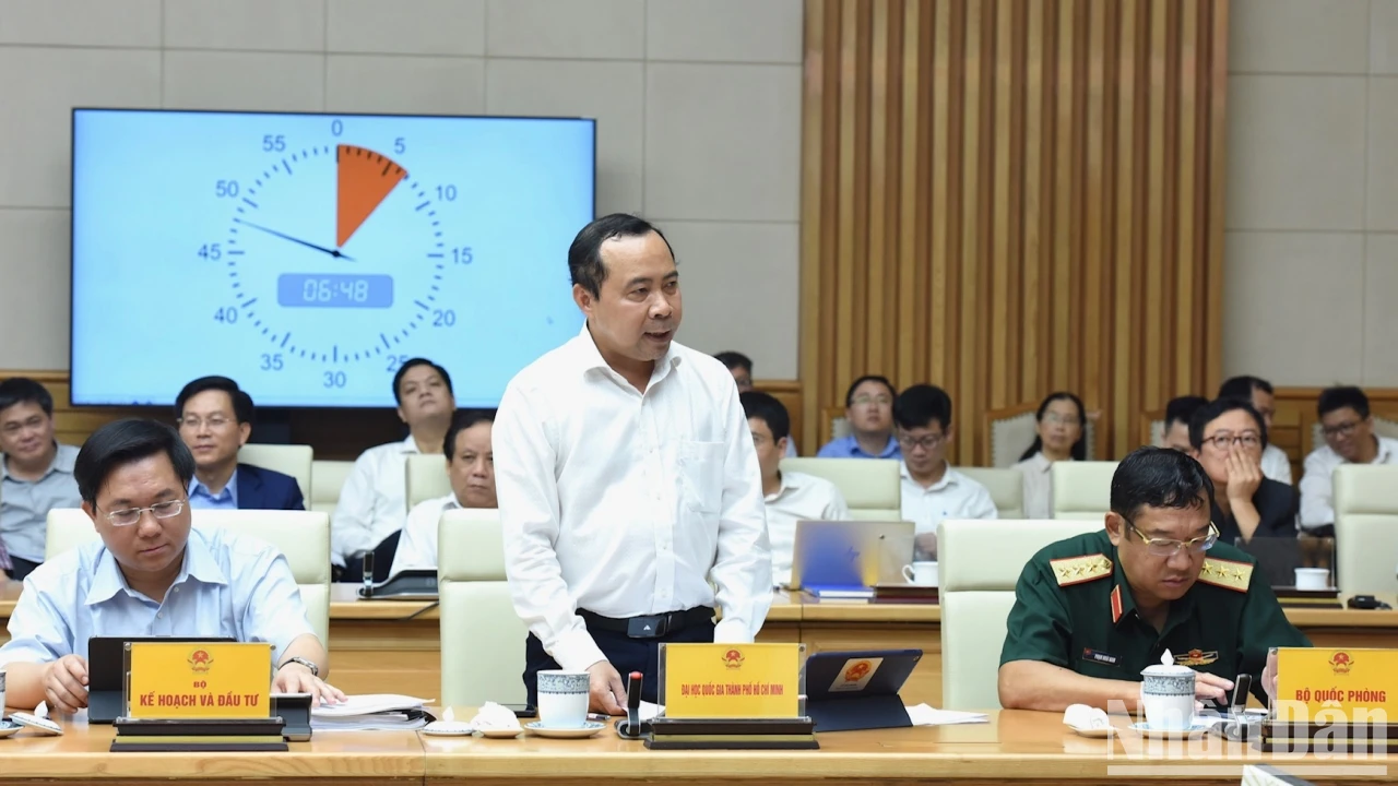 [Photo] Le Premier ministre Pham Minh Chinh a présidé la Conférence sur le développement des ressources humaines au service de l'industrie des semi-conducteurs photo 6
