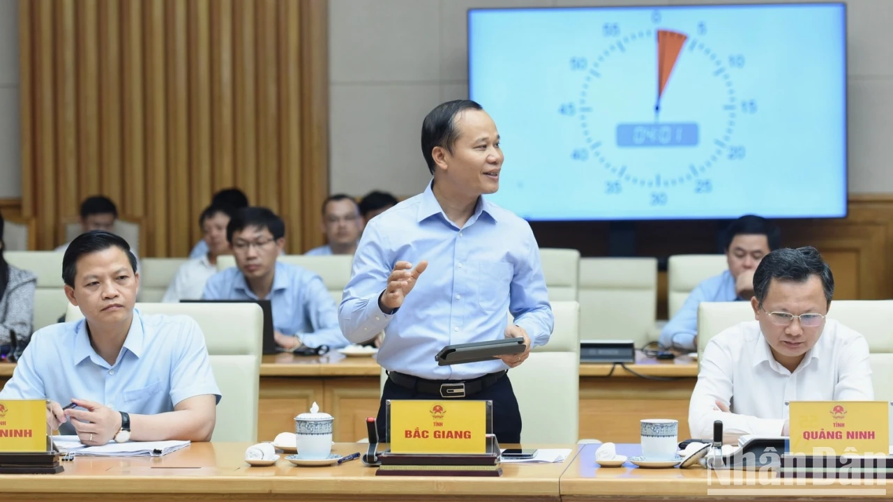 [Foto] El Primer Ministro Pham Minh Chinh preside la Conferencia sobre el desarrollo de recursos humanos al servicio de la industria de los semiconductores foto 9