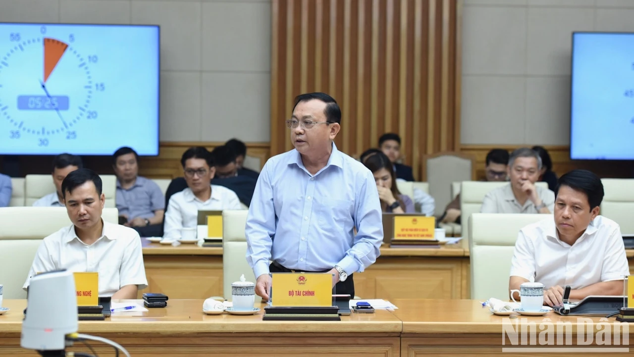 [Foto] El Primer Ministro Pham Minh Chinh preside la Conferencia sobre el desarrollo de recursos humanos al servicio de la industria de los semiconductores foto 11