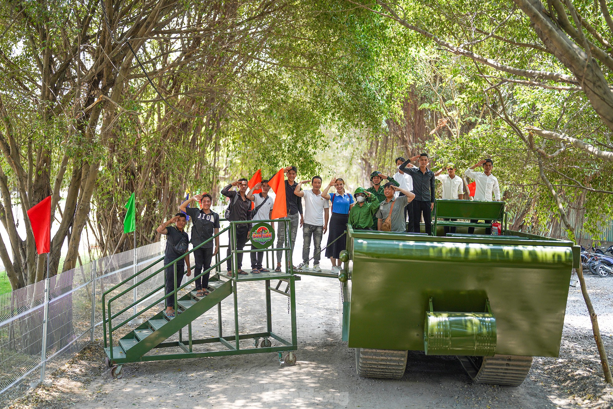 Experience armored vehicles 'through the forest' to avoid the heat during the April 30 holiday photo 4