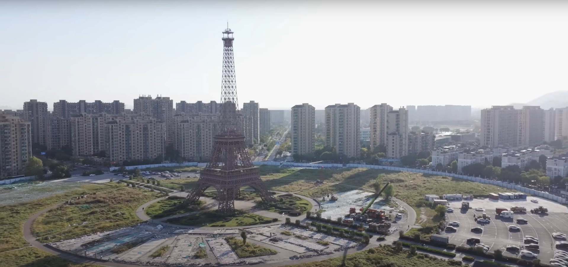 It cost 1 billion USD to build and heavily promoted the expectation of becoming a hot tourist destination throughout Asia: how is the "Paris version 2" project after 17 years? - Photo 10.