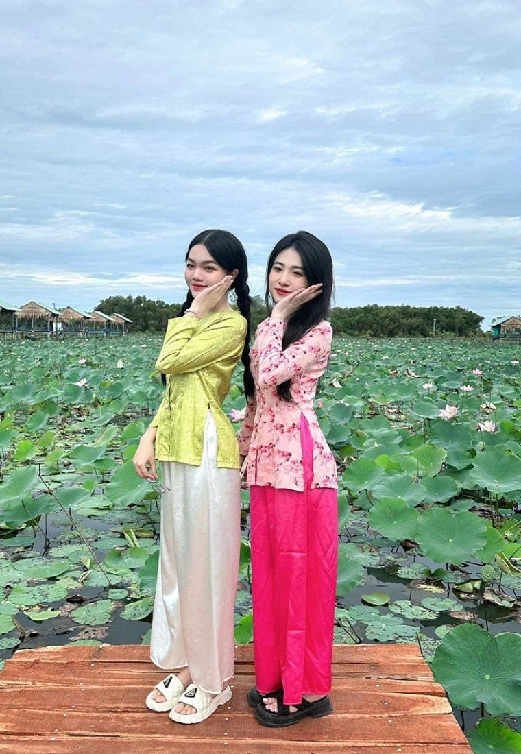 Những điểm ngắm sen tuyệt đẹp ở Đồng Tháp dịp lễ 30-4 và 1-5- Ảnh 16. Những điểm ngắm sen tuyệt đẹp ở Đồng Tháp dịp lễ 30-4 và 1-5- Ảnh 16.
