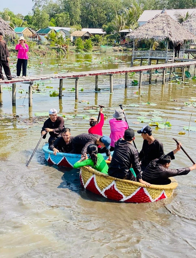 Những điểm ngắm sen tuyệt đẹp ở Đồng Tháp dịp lễ 30-4 và 1-5- Ảnh 26. Những điểm ngắm sen tuyệt đẹp ở Đồng Tháp dịp lễ 30-4 và 1-5- Ảnh 26.