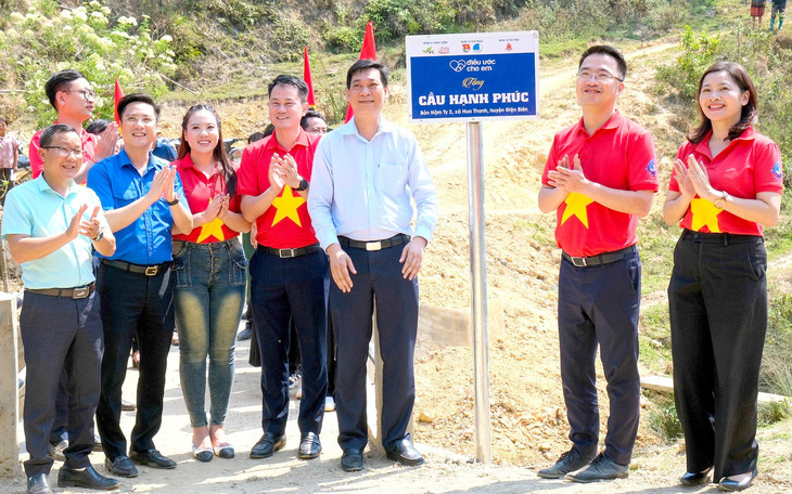 Huấn luyện viên Mai Đức Chung kể về trận cầu đoàn tụ khi đất nước thống nhất- Ảnh 6. Từ Điện Biên Phủ, nhìn về khát vọng non sông