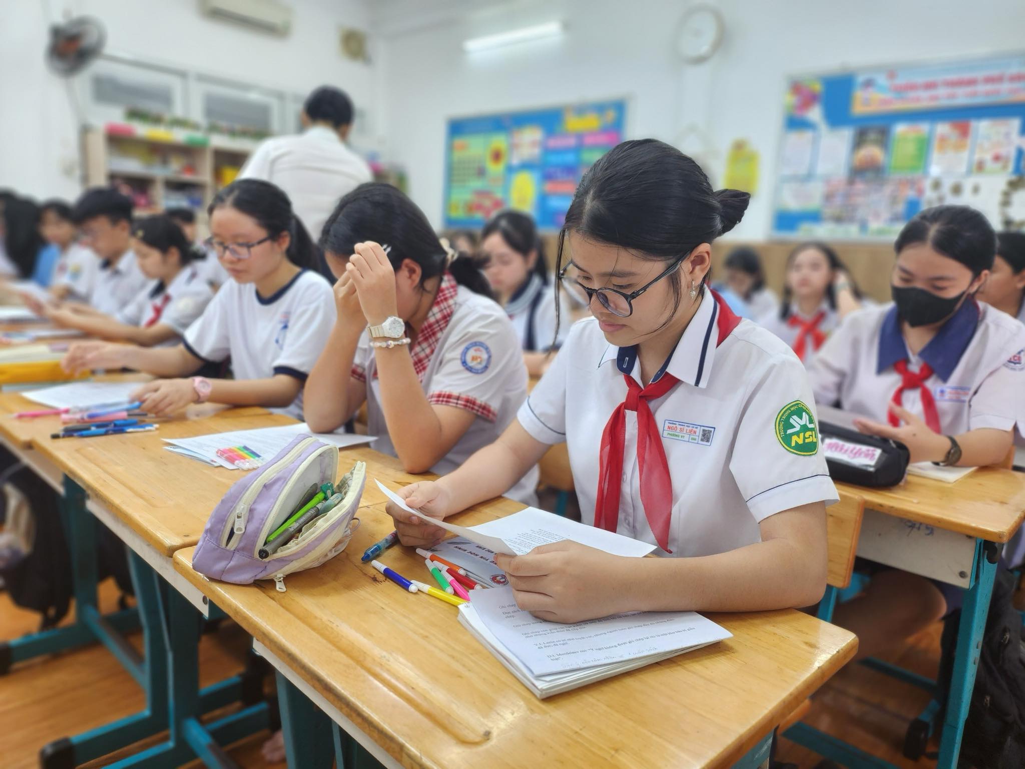 Tuyển sinh đầu cấp tại TP.HCM: Đăng ký ở đâu, khi nào?- Ảnh 2. Việc tuyển sinh lớp 1, lớp 6 tại TP.HCM năm nay giảm tối đa việc sử dụng hồ sơ giấy, tạo tiện lợi cho người dân trong toàn bộ quy trình đăng ký, nộp hồ sơ