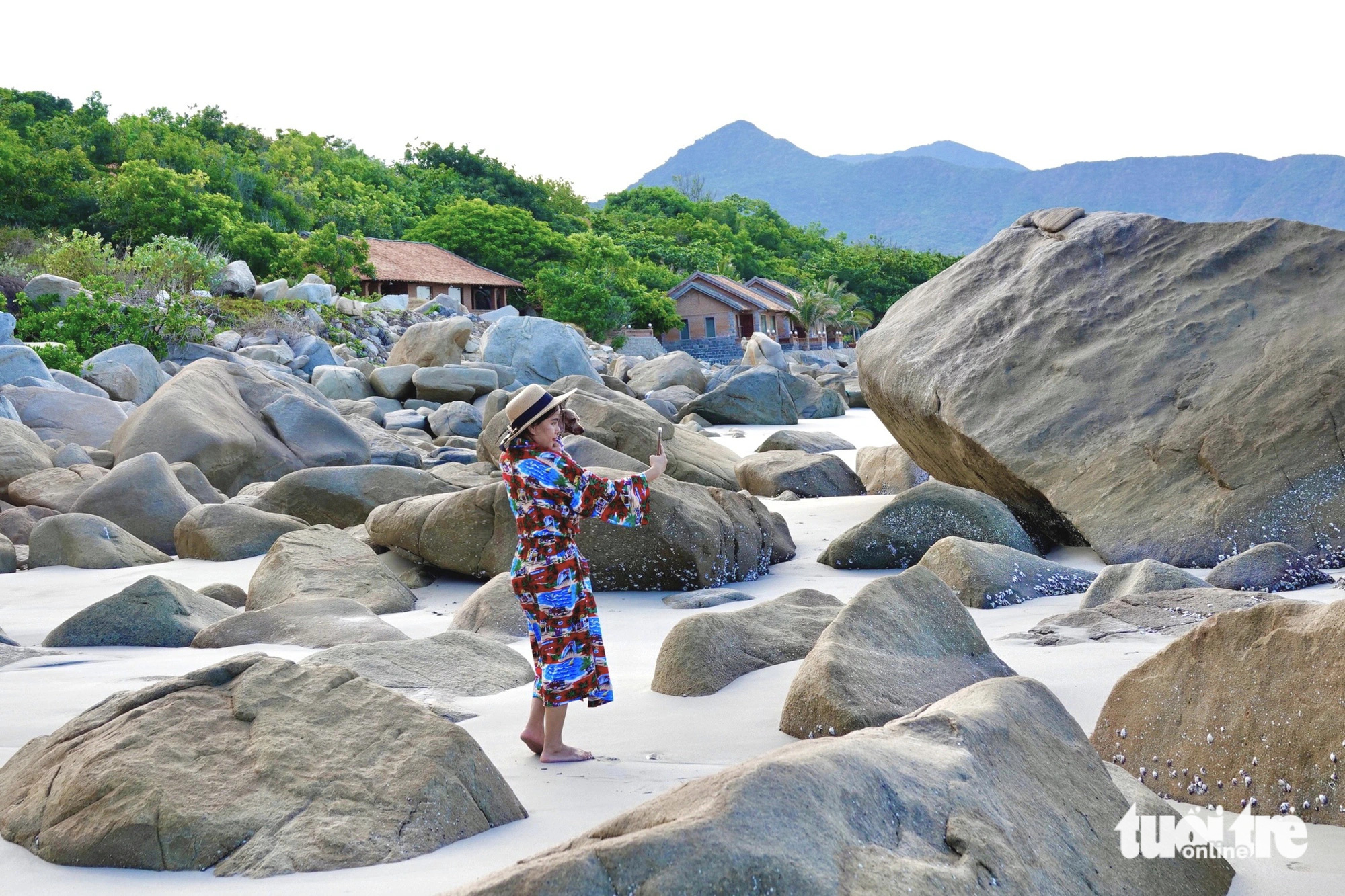 Về biển Ninh Vân thăm di tích tàu không số- Ảnh 15. Một khu du lịch ở xã Ninh Phước, thị xã Ninh Hòa, Khánh Hòa. Cuối tháng 4, cử tri hai xã Ninh Vân và Ninh Phước đã bỏ phiếu thống nhất sáp nhập đơn vị hành chánh