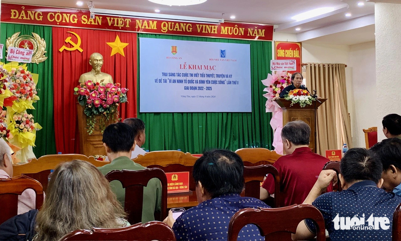 Quang cảnh lễ khai mạc trại sáng tác tiểu thuyết, truyện và ký “Vì an ninh Tổ quốc và bình yên cuộc sống” - Ảnh: HOÀI PHƯƠNG Quang cảnh lễ khai mạc trại sáng tác tiểu thuyết, truyện và ký “Vì an ninh Tổ quốc và bình yên cuộc sống” - Ảnh: HOÀI PHƯƠNG