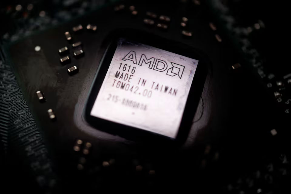 AMD giới thiệu chip mới dành cho máy tính hỗ trợ AI- Ảnh 1. AMD giới thiệu chip AI trên máy tính xách tay và để bàn dành cho doanh nghiệp