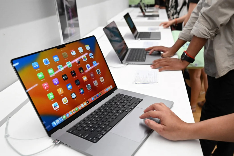 Apple nói gì khi tiếp tục ra mắt MacBook với RAM 8 GB- Ảnh 1. Apple tin rằng việc tối ưu hóa cho phép máy MacBook với RAM 8 GB vẫn hoạt động mượt mà