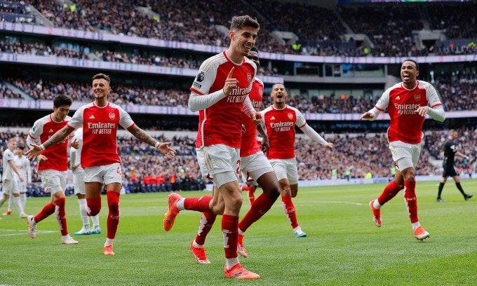 Kai Havertz celebra aumentar el marcador a 3-0 para el Arsenal en el minuto 38 de su victoria por 3-2 sobre el Tottenham en la ronda 35 de la Premier League el 28 de mayo. Foto de : Guardian