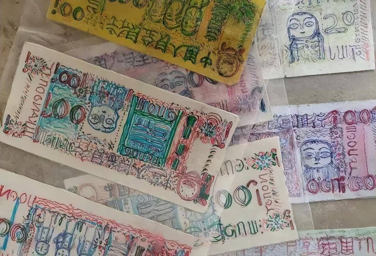 Bán mì cho cụ ông chuyên đưa Bán mì cho cụ ông chuyên đưa