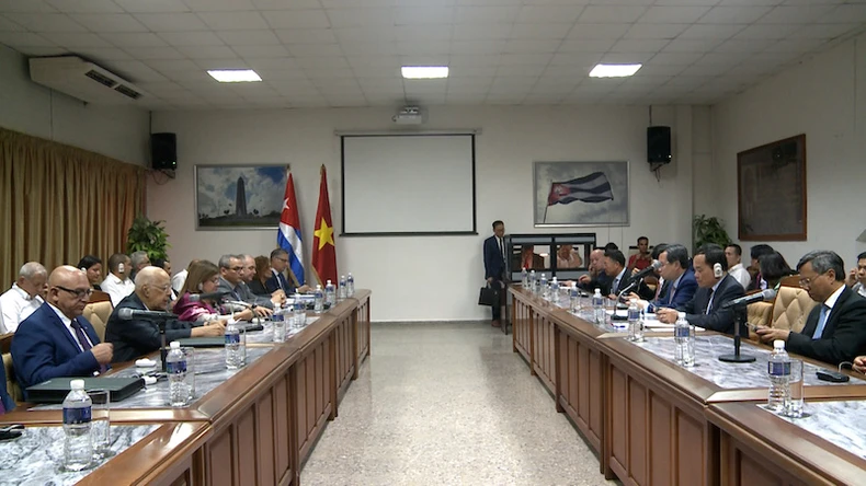 Bế mạc kỳ họp 41 Ủy ban liên Chính phủ Việt Nam-Cuba ảnh 1