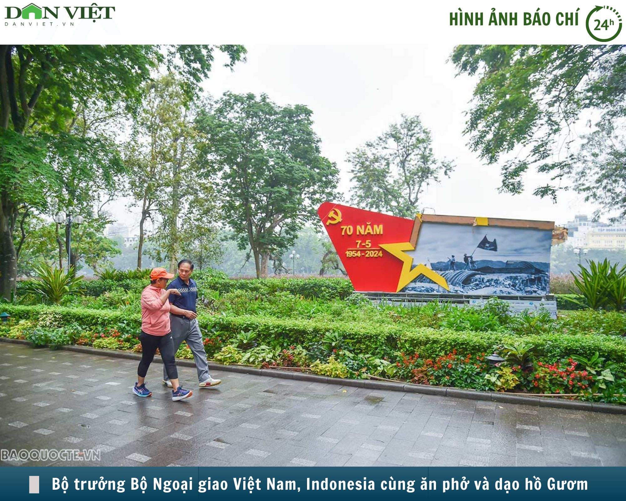 Hình ảnh báo chí 24h: Bộ trưởng Bộ Ngoại giao Việt Nam và Indonesia đi dạo hồ Gươm và ăn sáng cùng nhau- Ảnh 1. Hình ảnh báo chí 24h: Bộ trưởng Bộ Ngoại giao Việt Nam và Indonesia đi dạo hồ Gươm và ăn sáng cùng nhau- Ảnh 1.