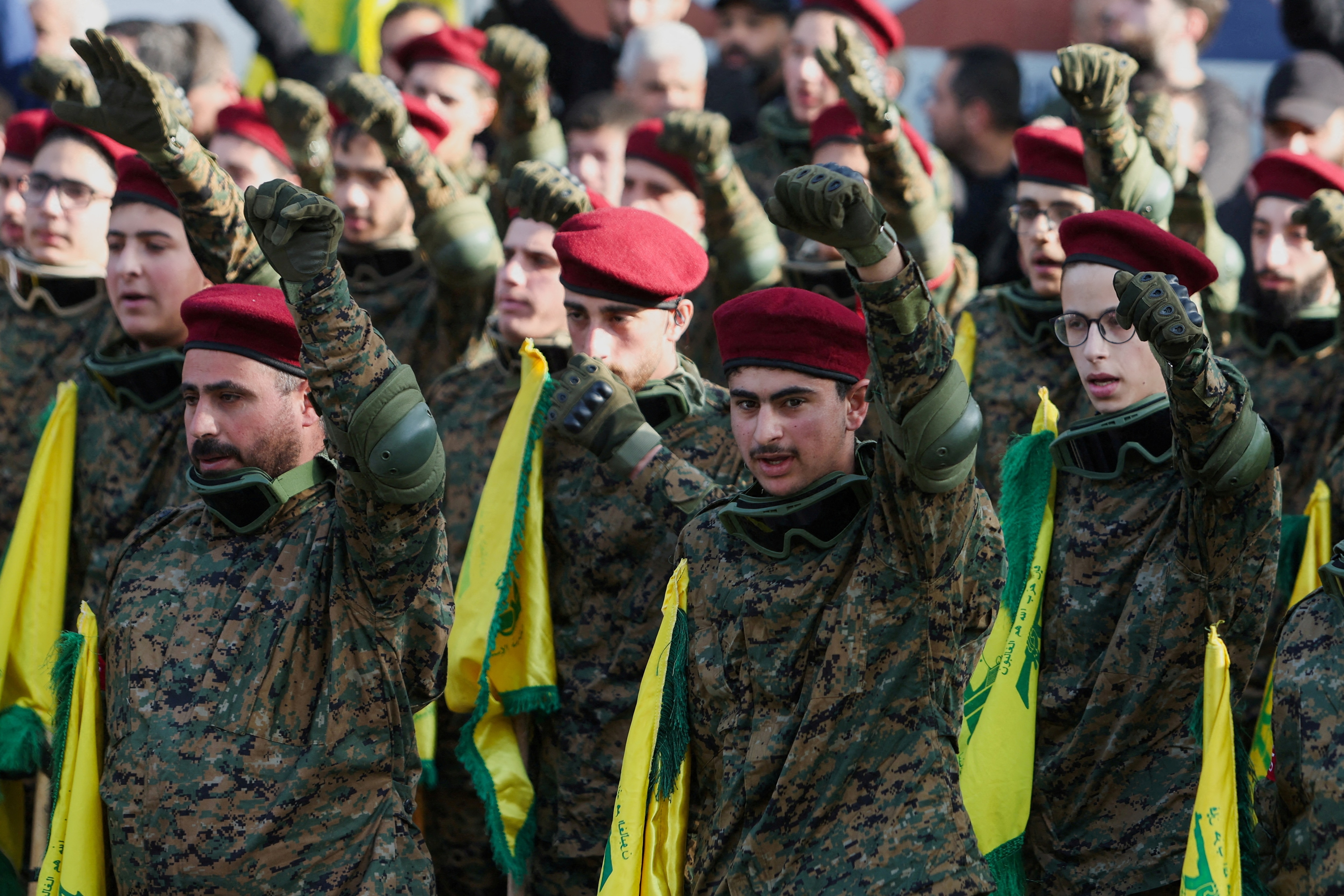 Lực lượng Hezbollah dự đám tang của chỉ huy Wissam Tawil hồi tháng 1.2024