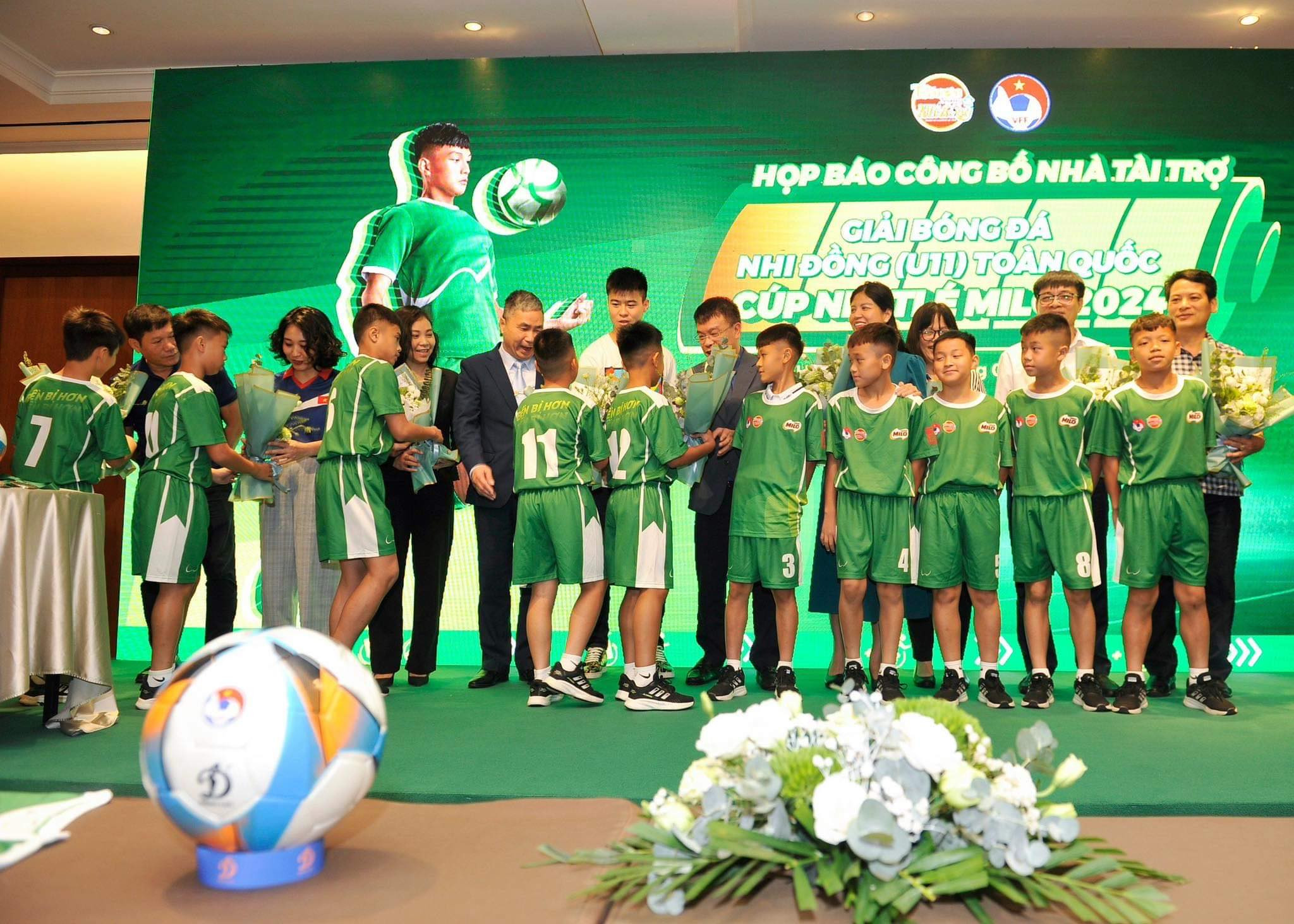 Các em nhỏ hào hứng, sẵn sàng cho giải bóng đá nhi đồng U.11 toàn quốc- Ảnh 1. Các em nhỏ hào hứng, sẵn sàng cho giải bóng đá nhi đồng U.11 toàn quốc- Ảnh 1.